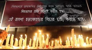 সময়ের বুকে আমার প্রতিবাদের আছঁড় কেটে যাই......